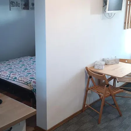 Apartament 1 *